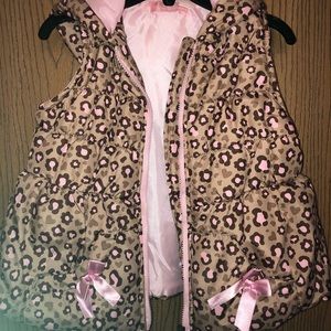 Leopard print sleeveless puffer vest-Size 4T